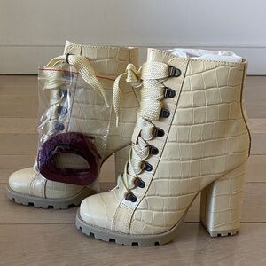 Elegant Cream Lace-Up Ankle Boots - Schutz - NWT